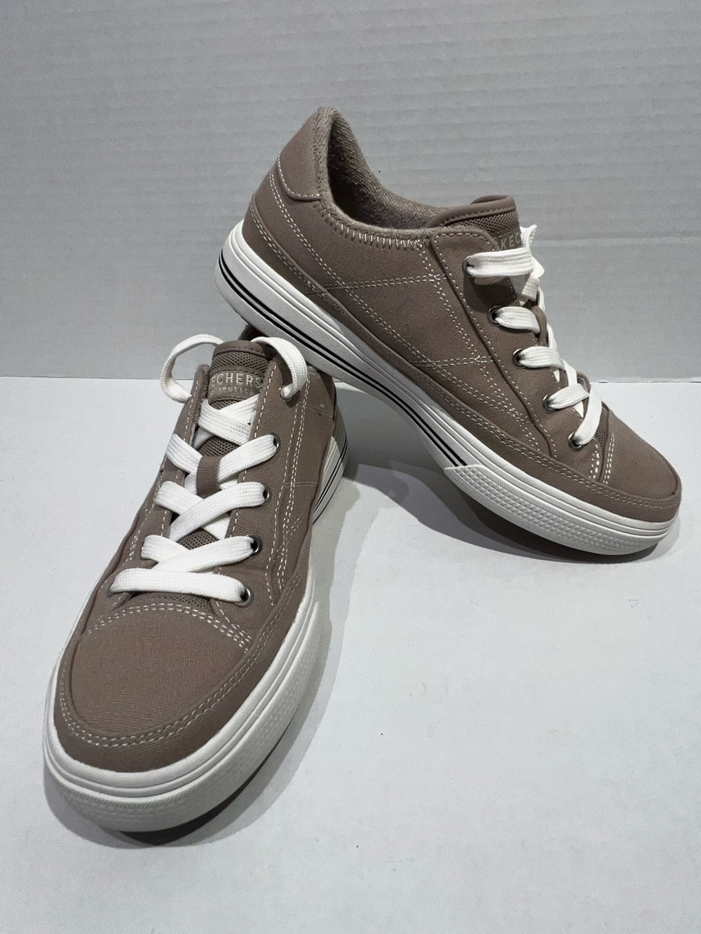SKECHERS Women's Street Arch Fit Arcade Sz 7